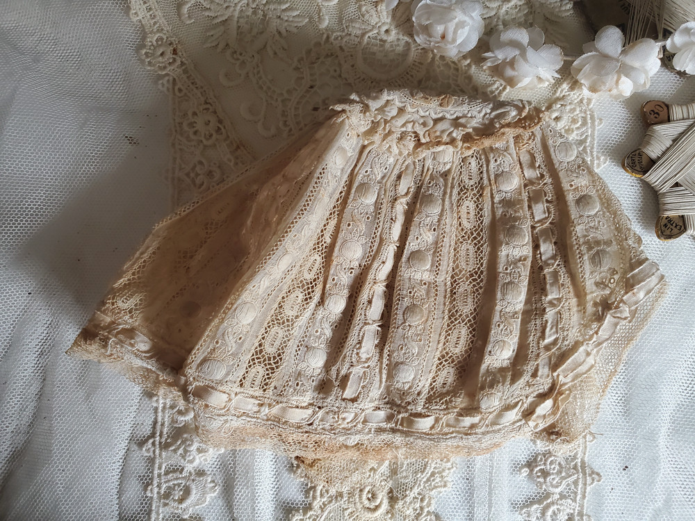 フランスアンティーク 白糸刺繍とリボンの小さなボネ レース Mon