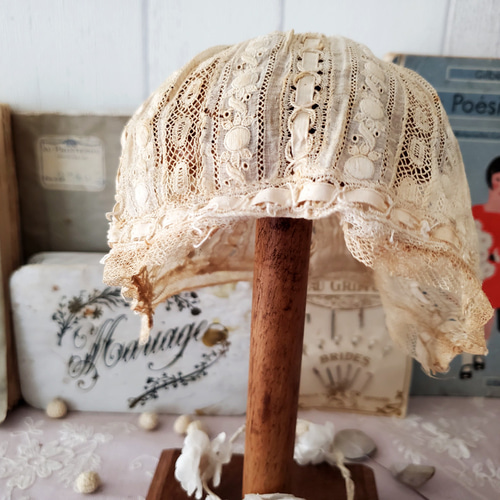 フランスアンティーク 白糸刺繍とリボンの小さなボネ レース Mon