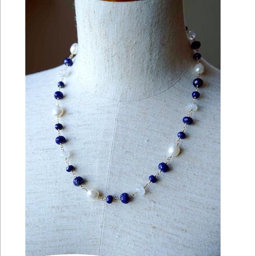 ラピスラズリと淡水パールのロングネックレス ネックレス・ペンダント