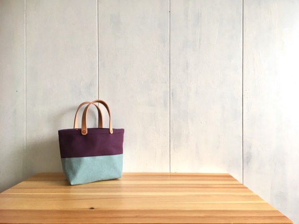 【受注製作】葡萄色と空色の小さな鞄 ヌメ革持ち手 2枚目の画像