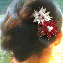 ポインセチアのヘアアクセサリー　ヘアコーム　かんざし 4枚目の画像