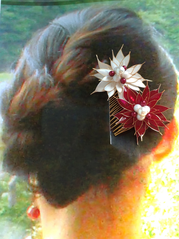 ポインセチアのヘアアクセサリー　ヘアコーム　かんざし 4枚目の画像