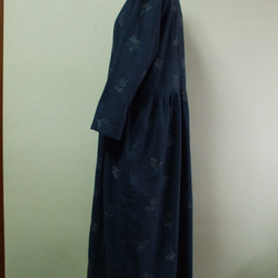 紺地×グレー色ボタニカル柄刺繡入り  前カシュクール重ねワンピース Ｍ~LLサイズ 5枚目の画像