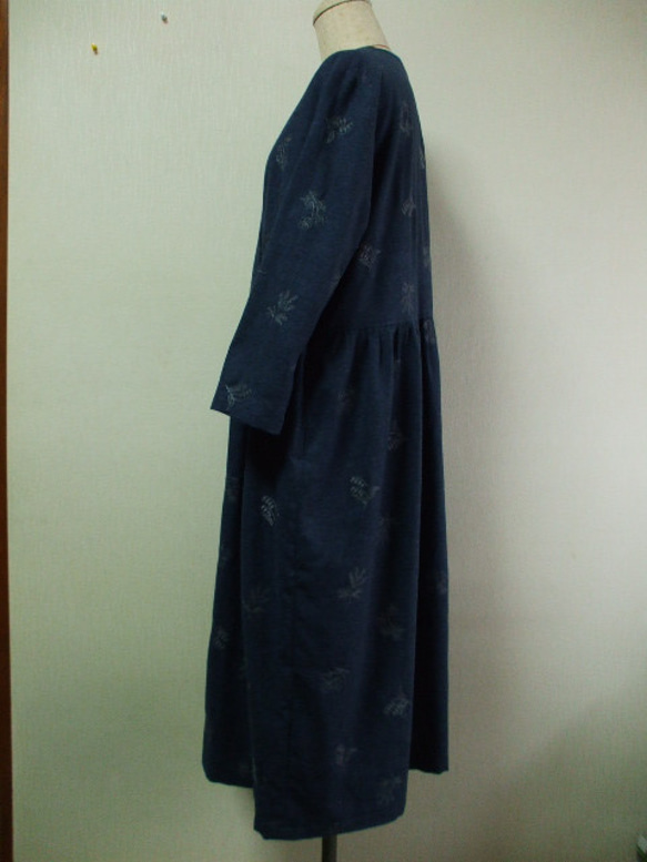 紺地×グレー色ボタニカル柄刺繡入り  前カシュクール重ねワンピース Ｍ~LLサイズ 5枚目の画像