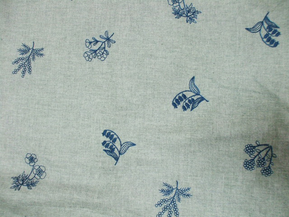 グレー地×紺色ボタニカル柄刺繡入り  前カシュクール重ねワンピース Ｍ~LLサイズ 7枚目の画像