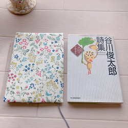 【文庫本用】野花と小鳥柄　ブックカバー　 4枚目の画像
