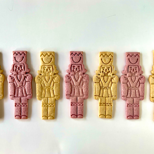 クリスマス くるみ割人形 ドイツ製 くるみ割り人形 ドイツ文化 木製 三角形の人形 幸運 奇跡 クリスマス