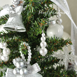 小さなホワイトクリスマス　白いリボンとパールシルバーベルのミニツリー　ホワイトツリー　クリスマスツリー　 R&yCH81 4枚目の画像