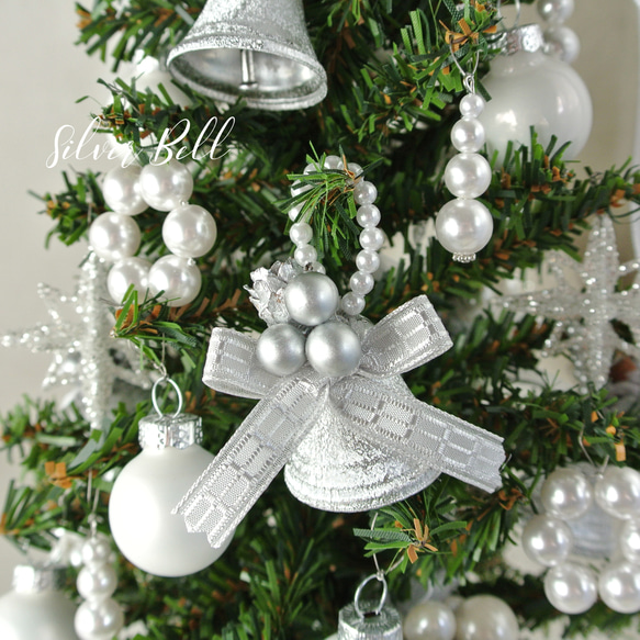 小さなホワイトクリスマス　白いリボンとパールシルバーベルのミニツリー　ホワイトツリー　クリスマスツリー　 R&yCH81 7枚目の画像