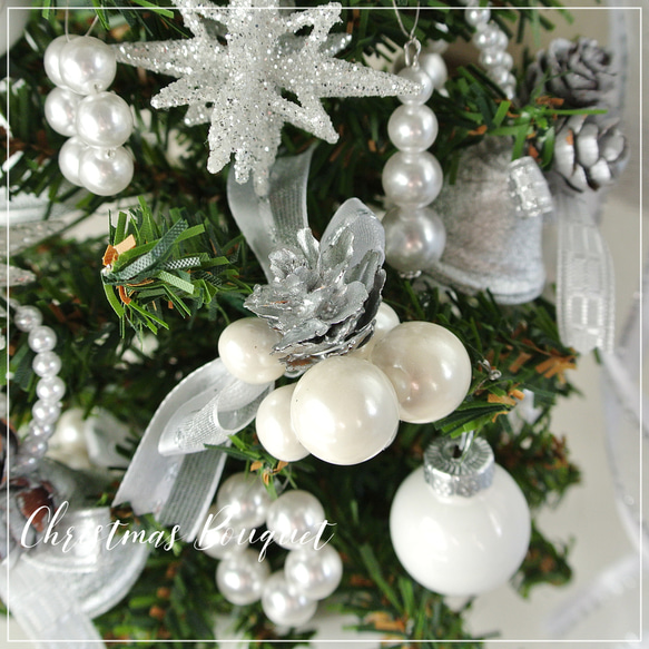 小さなホワイトクリスマス　白いリボンとパールシルバーベルのミニツリー　ホワイトツリー　クリスマスツリー　 R&yCH81 3枚目の画像