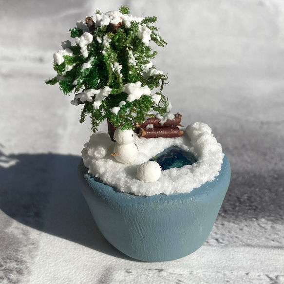 蒼の池と雪だるまの冬景色のミニチュア盆栽 3枚目の画像