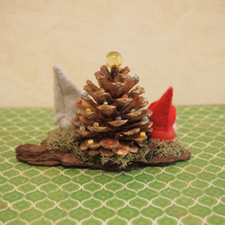 トントゥとツリー（赤xグレー）クリスマス2023 5枚目の画像