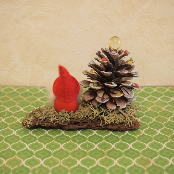 トントゥとツリー（赤）クリスマス2023 3枚目の画像