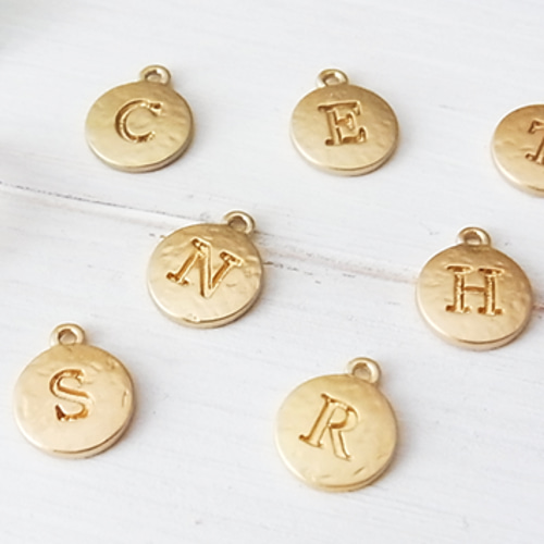 ゴールド 星形チャーム 3つ星のキーホルダー＊3連＊クリスタルガラス星チャーム付き