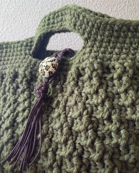 【送料無料】レオパード柄ビーズ刺繍コンチョ☆かぎ針編みマルシェバッグ 3枚目の画像