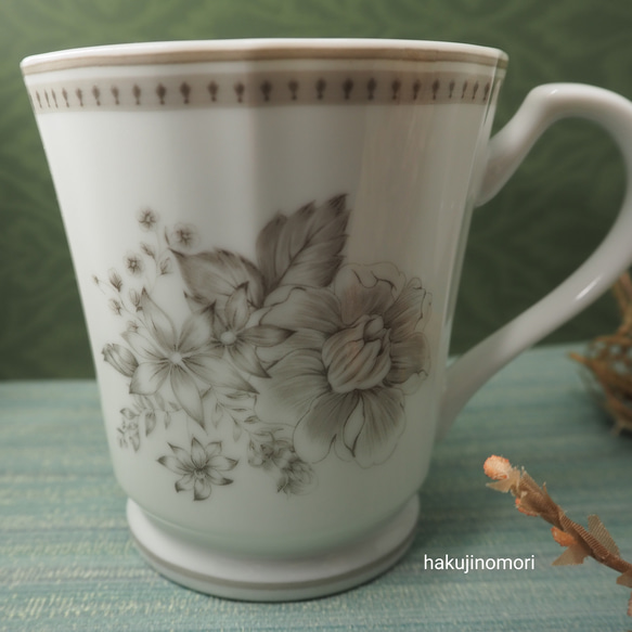 シャビーシックな花柄のブリジットマグカップ 2枚目の画像