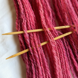 ダークプラム　60g　国産羊　手紡ぎ毛糸 3枚目の画像