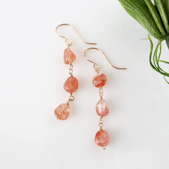 14kgf*サンストーンの天然石3連ピアス