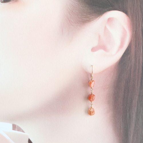 14kgf*サンストーンの天然石3連ピアス