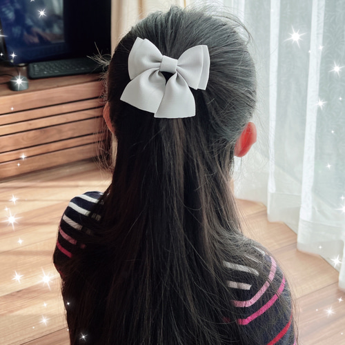 垂れ付きダブルリボン こども ヘアゴム グレー、紺、ピンク、水色より