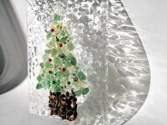 天然石のクリスマスツリープレート / レジン / 雪 / 置物 / オブジェ / インテリア 1枚目の画像