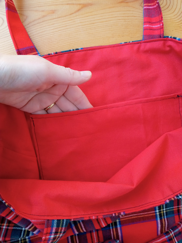 可愛い❤定番の赤タータンチェックトート（ロイヤルスチュワート・ネル素材）トートバッグ 9枚目の画像