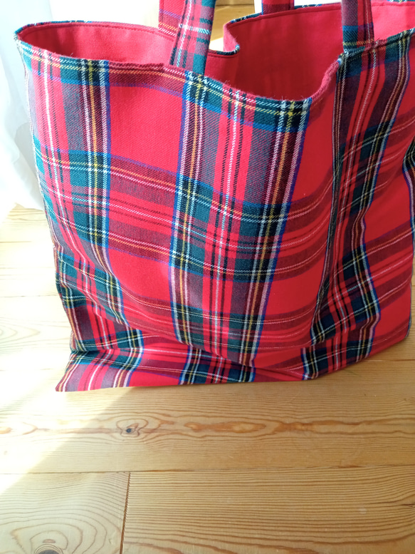 可愛い❤定番の赤タータンチェックトート（ロイヤルスチュワート・ネル素材）トートバッグ 10枚目の画像