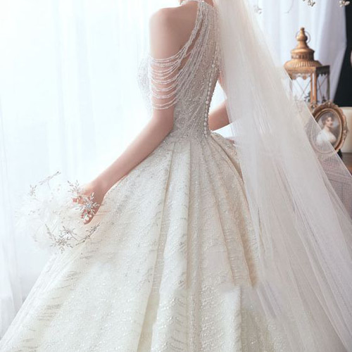 【♡】高級素材、軽やかでエレガントな結婚式に最適 エレガン高級ウェディングドレスオーダーメイド ホルターネック
