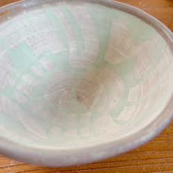 ふんわり幾何学模様のご飯茶碗（緑色） 2枚目の画像