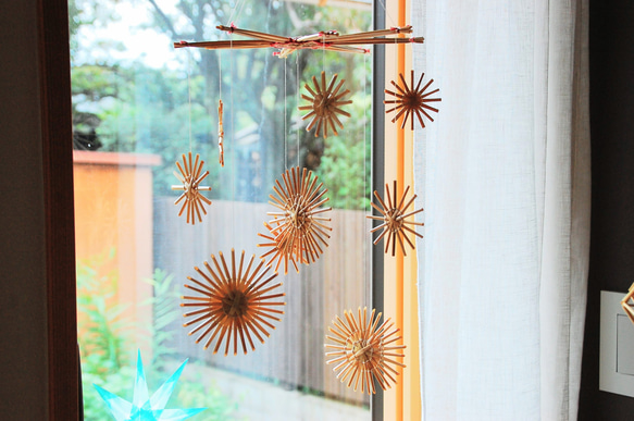 星のモビール　麦藁細工　ナチュラルなモビール　ベビーメリー 1枚目の画像