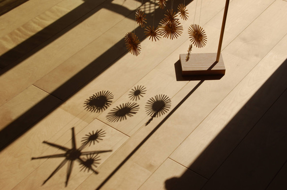 星のモビール　麦藁細工　ナチュラルなモビール　ベビーメリー 2枚目の画像