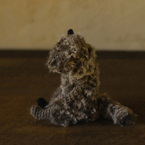 お座りサビ猫ちゃん（small) あみぐるみ knit'n pot 通販 15042275