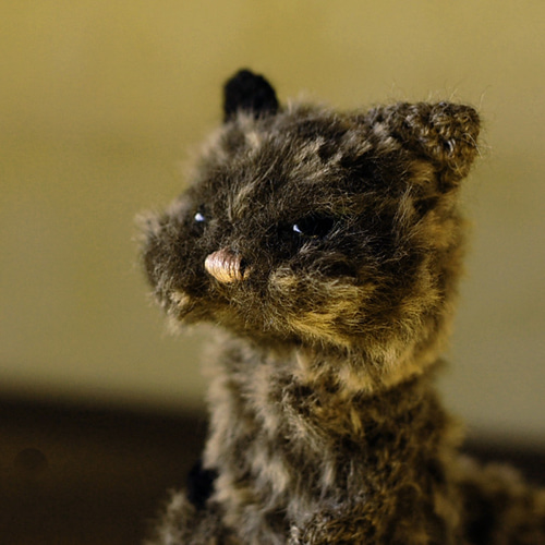 お座りサビ猫ちゃん（small) あみぐるみ knit'n pot 通販 15042275