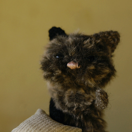 お座りサビ猫ちゃん（small) あみぐるみ knit'n pot 通販 15042275