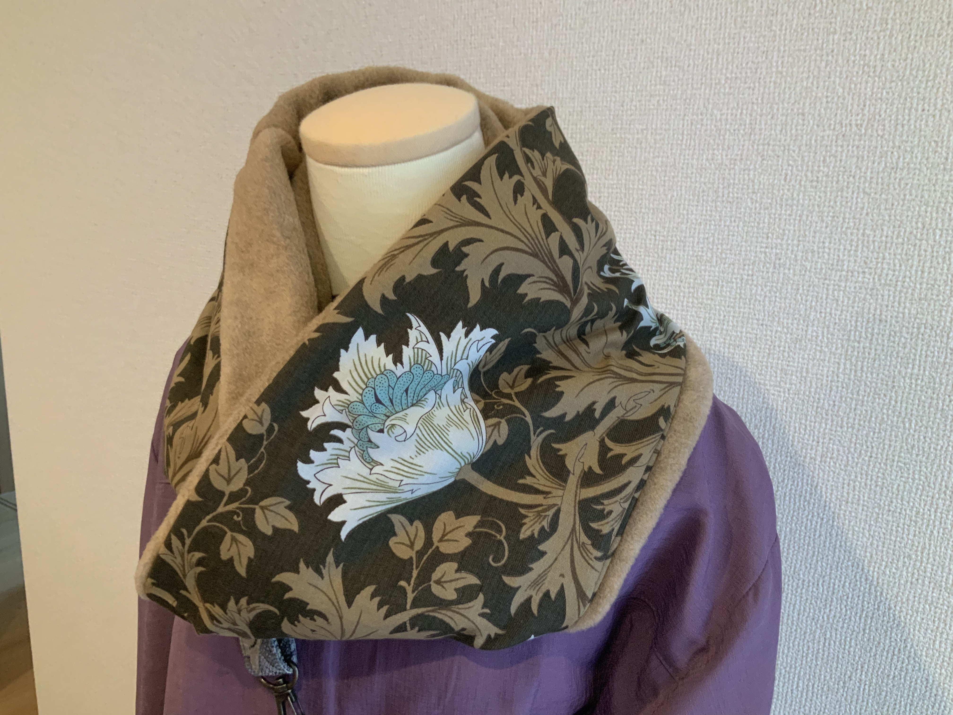 ウイリアムモリス アネモネ(ライトグレー／チャコールブラック)スヌード