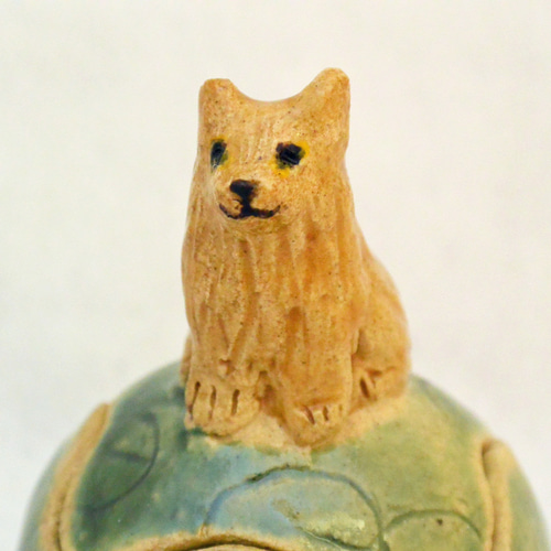 わんこの丸い小物入れ 緑 お座り犬 ベージュ いぬ・イヌ 陶器