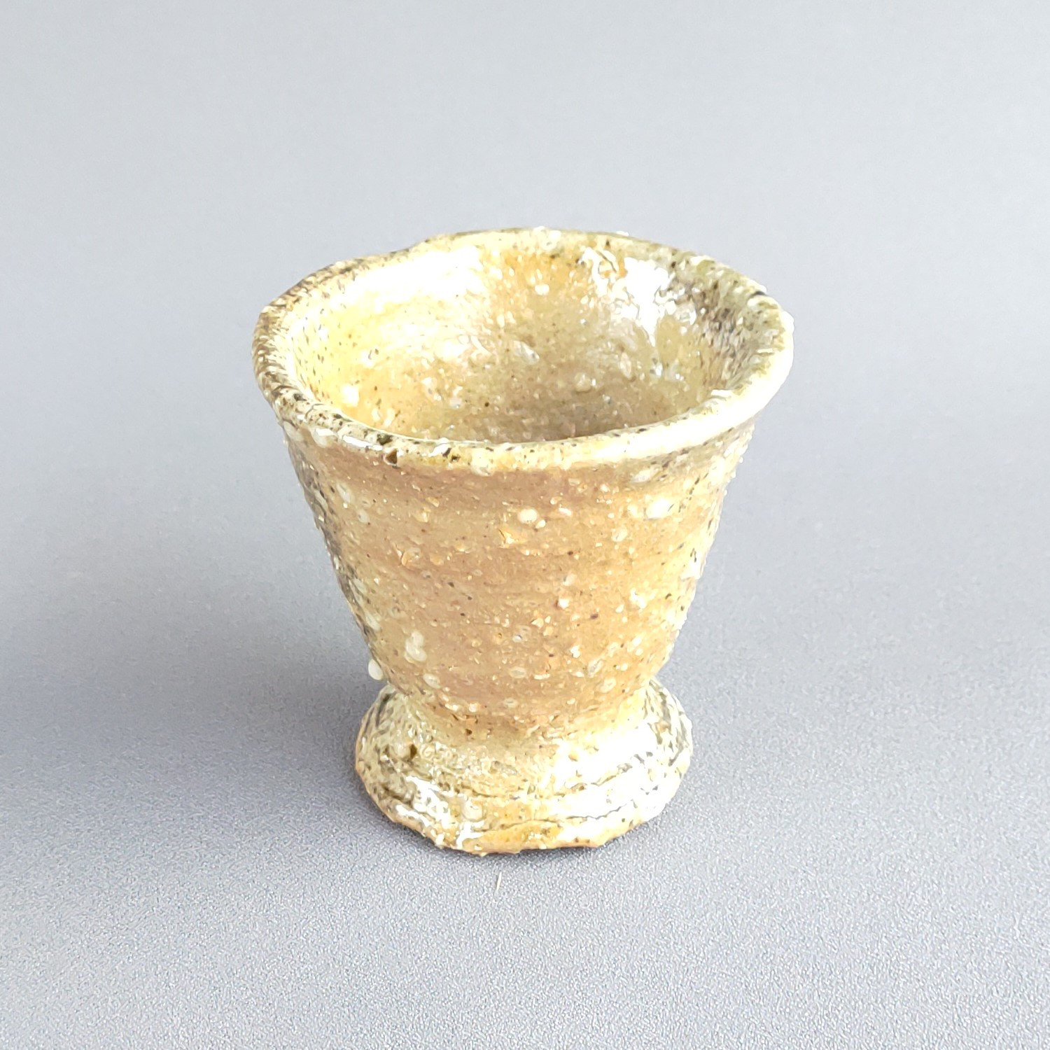 酒器　馬上杯　焼締め　薪窯　【商品番号：00240】