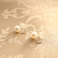 乾淨利落的淡水珍珠單隻耳環｜從正式到休閒，各種場合都可以使用♪ 第5張的照片