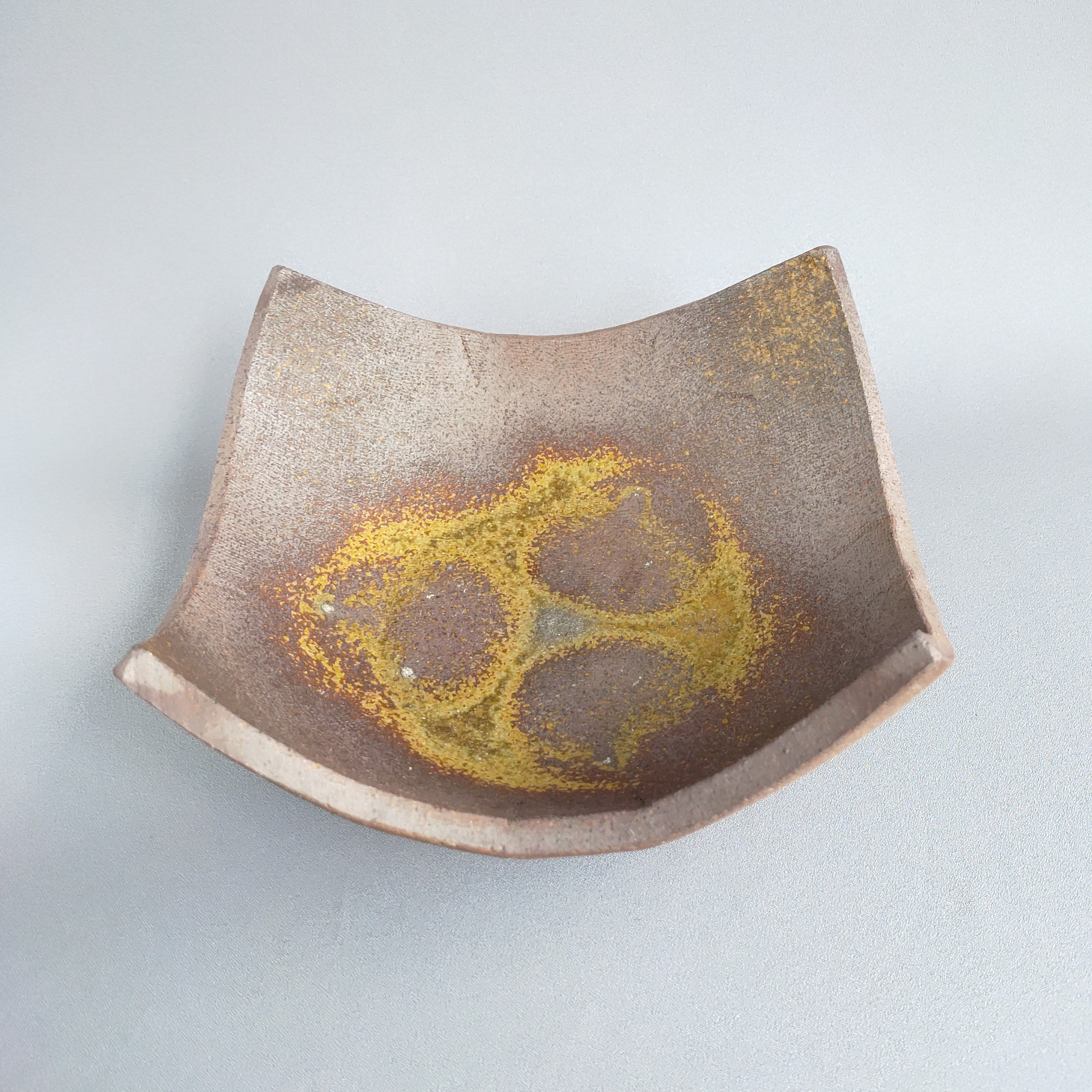 四方皿　焼締め　【商品番号：00257】