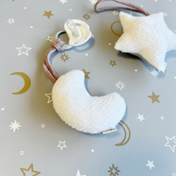 (月ホワイト)おしゃぶりホルダー☆ぬいぐるみ☆ベビーラトル☆にぎにぎ☆出産祝い☆プチギフト☆赤ちゃんのおもちゃ 4枚目の画像