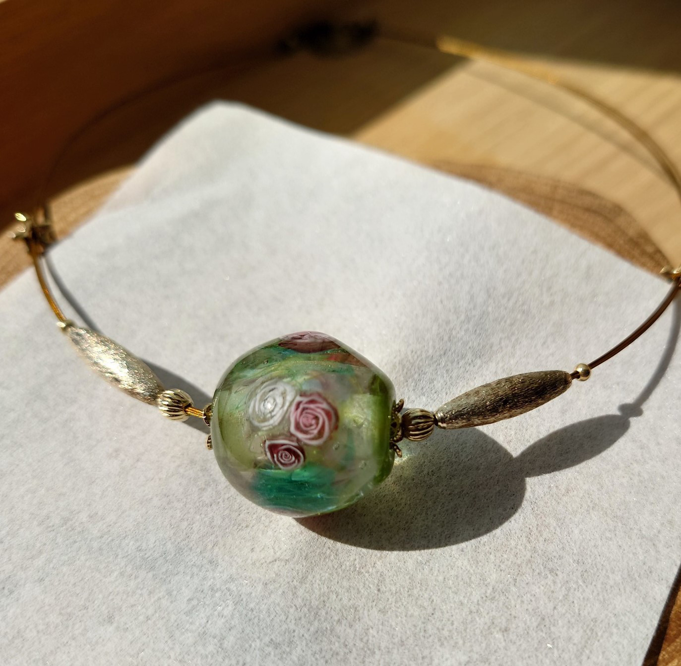 薔薇園のネックレス とんぼ玉 ガラス