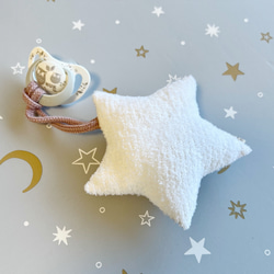 (星ホワイト)おしゃぶりホルダー☆ぬいぐるみ☆ベビーラトル☆にぎにぎ☆出産祝い☆プチギフト☆赤ちゃんのおもちゃ 4枚目の画像