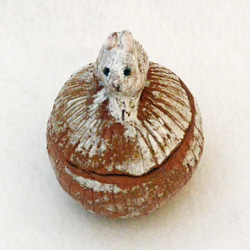 ウサギの小物入れ　茶色　うさぎ　動物　干支・卯　陶器・陶芸　蓋つき　丸い形 12枚目の画像