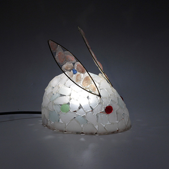 シーグラスのランプ　桜貝とちびうさぎのランプ　1 1枚目の画像