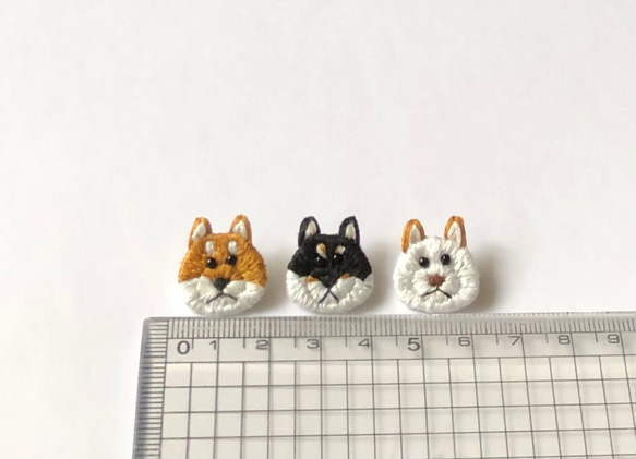 小さな柴犬の刺繍ピアス/イヤリング 6枚目の画像