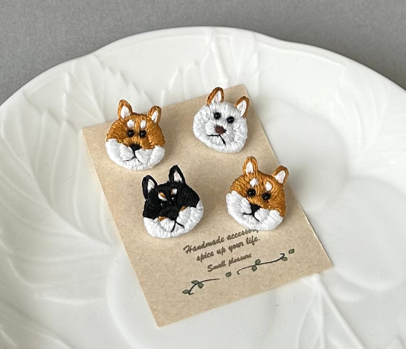 小さな柴犬の刺繍ピアス/イヤリング 2枚目の画像