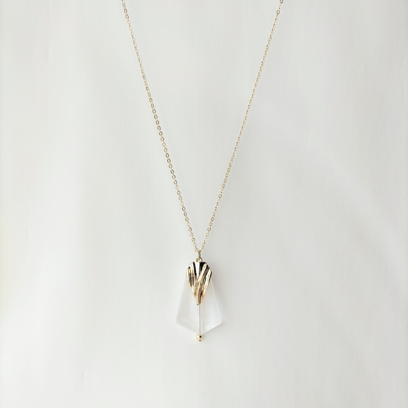 花びらチャームの大ぶりロングネックレス 3枚目の画像