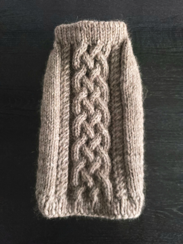 犬服♪ちょっと複雑なアラン模様のざっくりとした手編みセーター 1枚目の画像