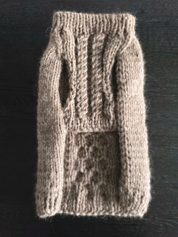 犬服♪ちょっと複雑なアラン模様のざっくりとした手編みセーター 2枚目の画像