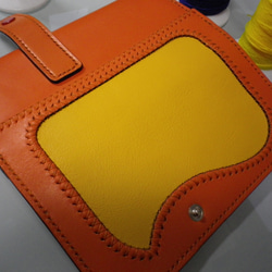 【送料無料】ツートンカラー　オレンジとイエローの総手縫い本革長財布　ＴＩＯーＮ０４１ 5枚目の画像